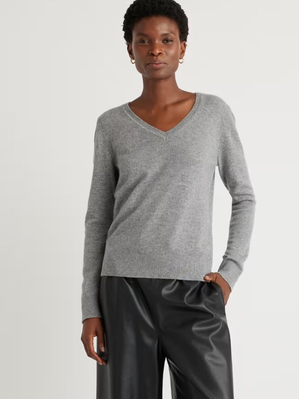 NWOT Quince Mongolian Cashmere V-Neck Sweater